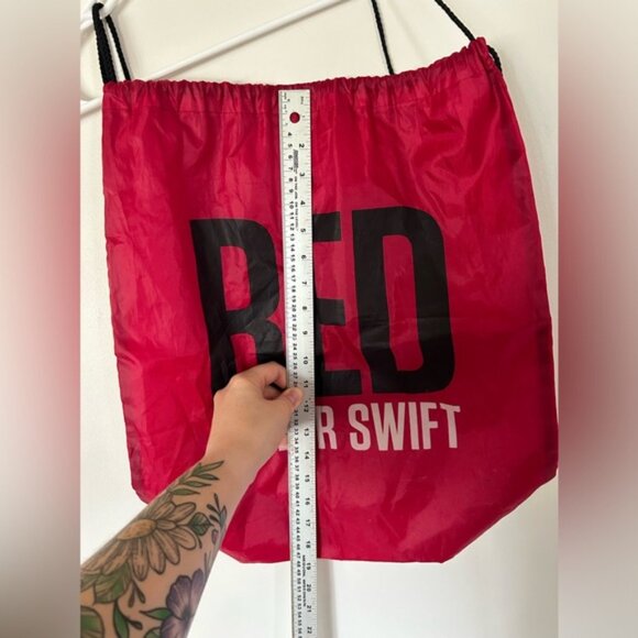 RED TAYLOR SWIFT LIGHTWEIGHT CINCH BACKPACK - Picture 2 of 4